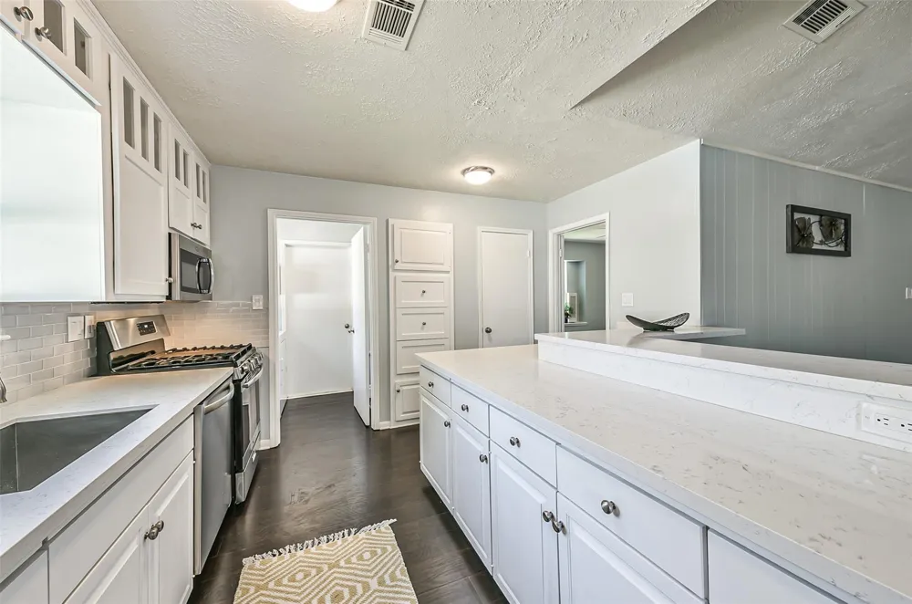 863 Seamaster Drive Houston, TX 77062