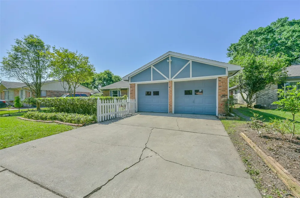 863 Seamaster Drive Houston, TX 77062