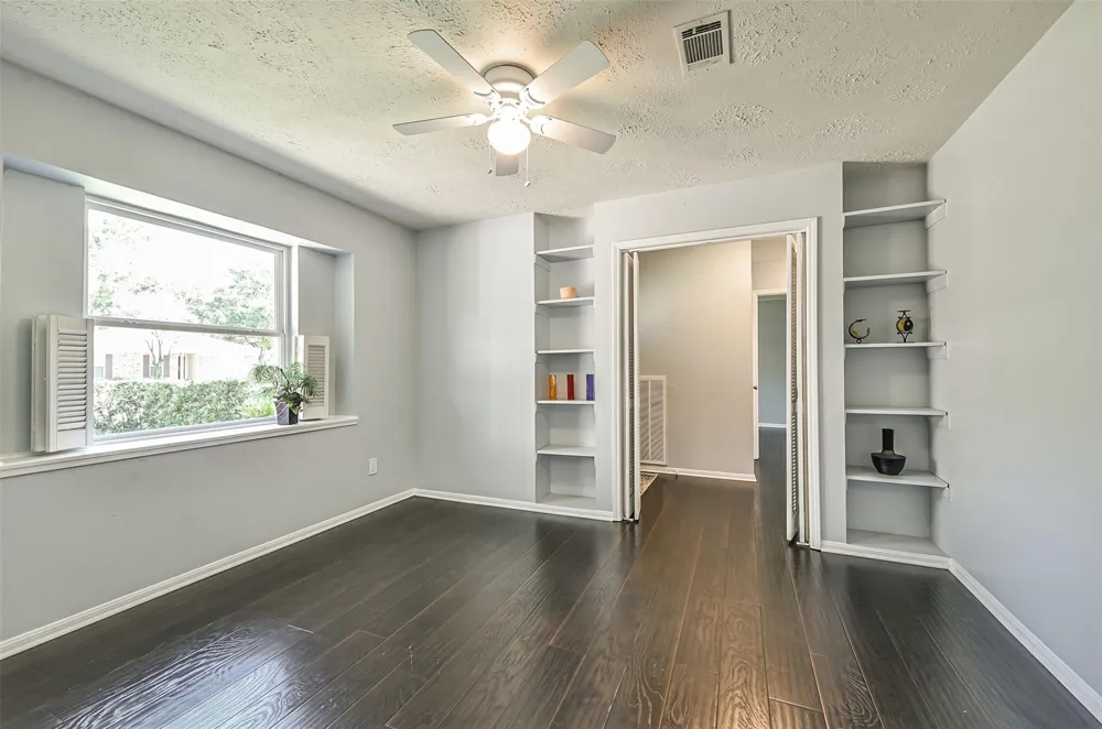 863 Seamaster Drive Houston, TX 77062