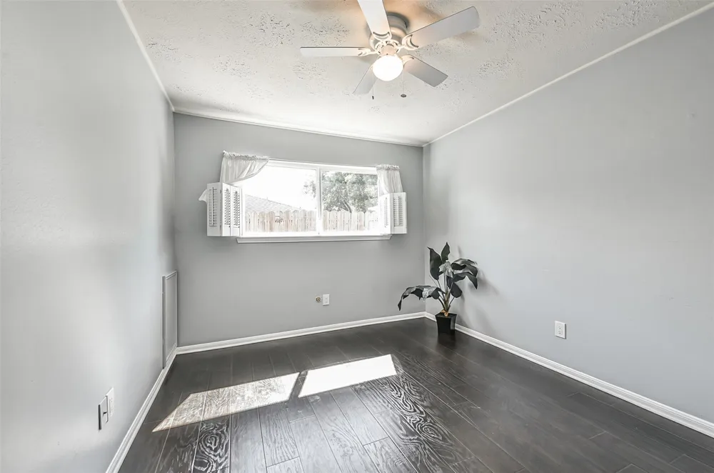 863 Seamaster Drive Houston, TX 77062
