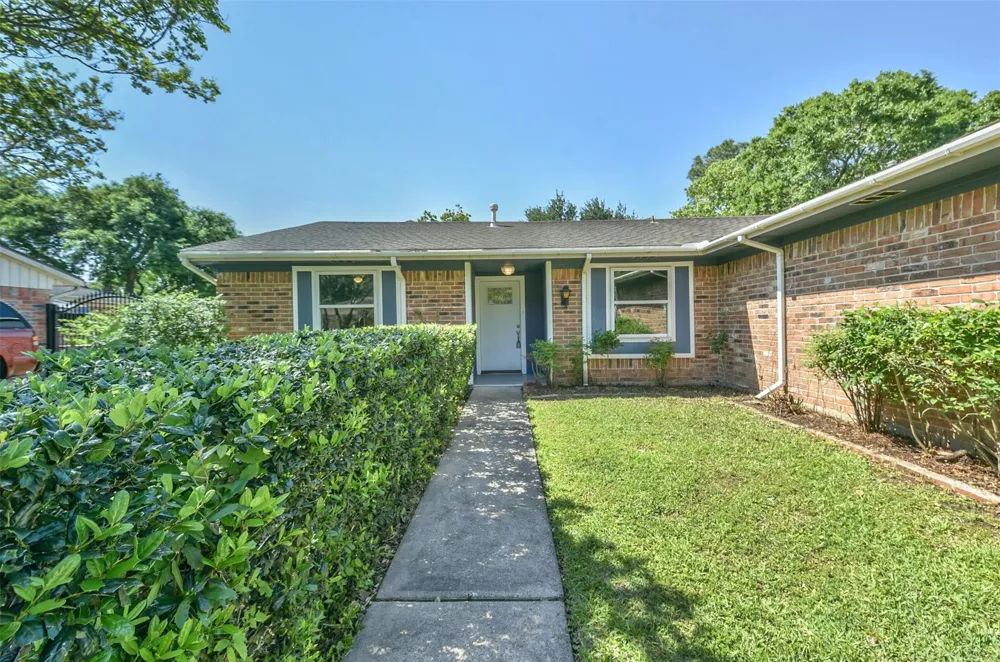 863 Seamaster Drive Houston, TX 77062