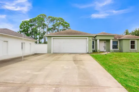 1002 SW ROMAINE LANE