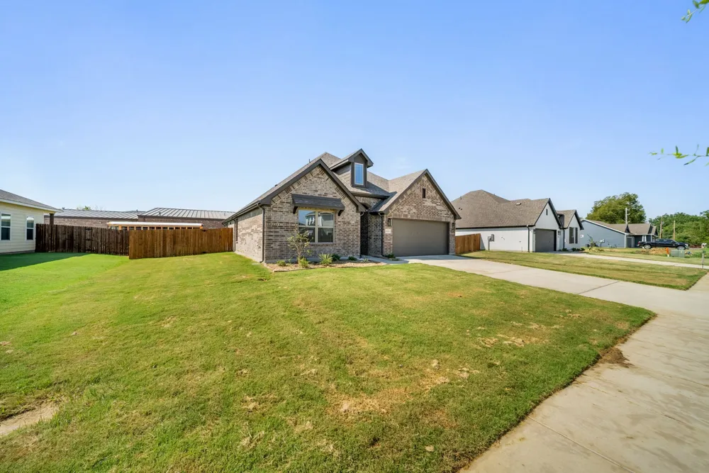 606 Austen Avenue Tioga, TX 76271