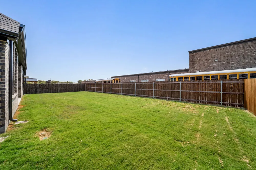 606 Austen Avenue Tioga, TX 76271