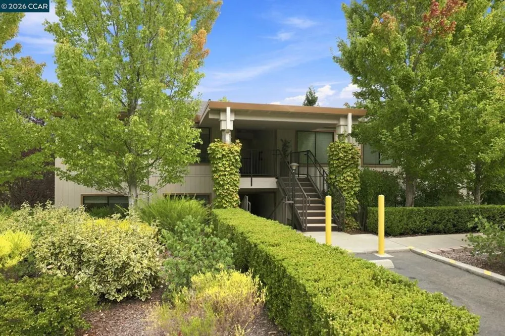 1209 Running Springs Rd. #2 Walnut Creek, CA 94595