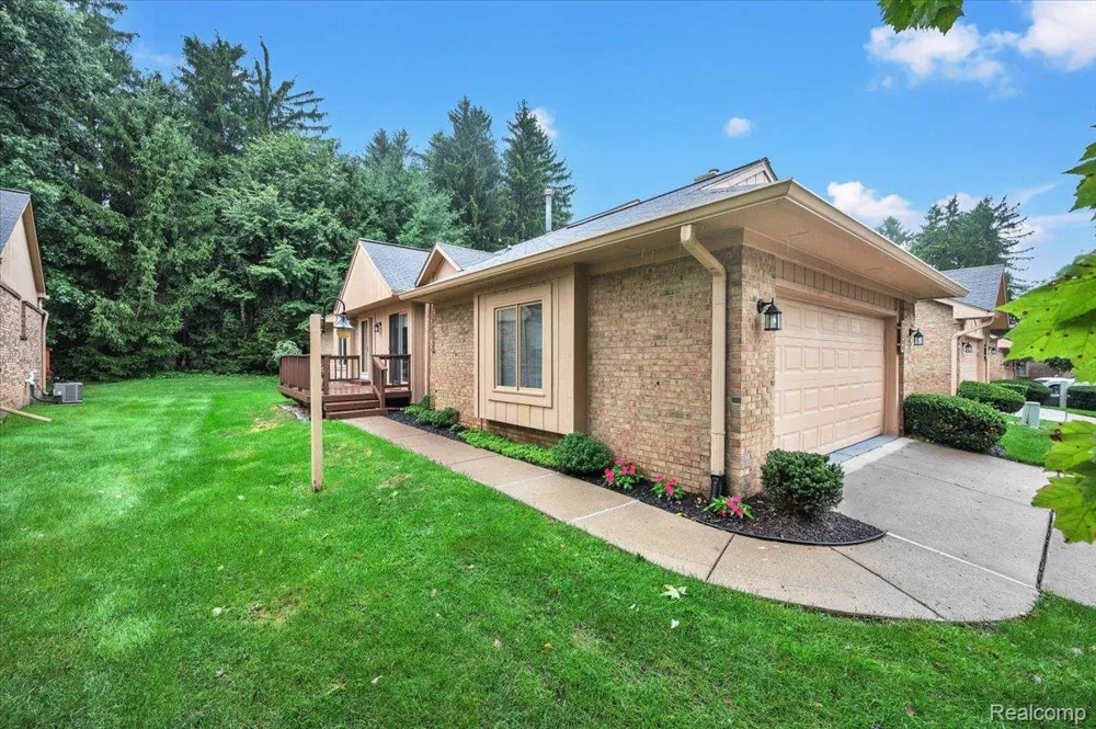 22300 River Ridge Trail Farmington Hills City, MI 48335