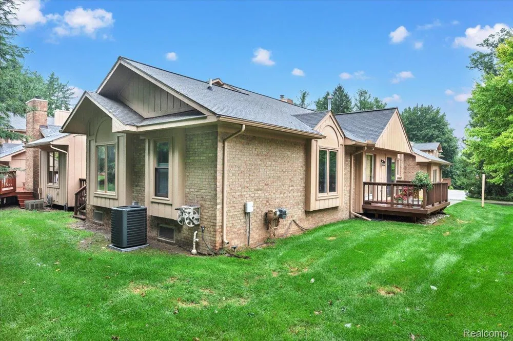 22300 River Ridge Trail Farmington Hills City, MI 48335