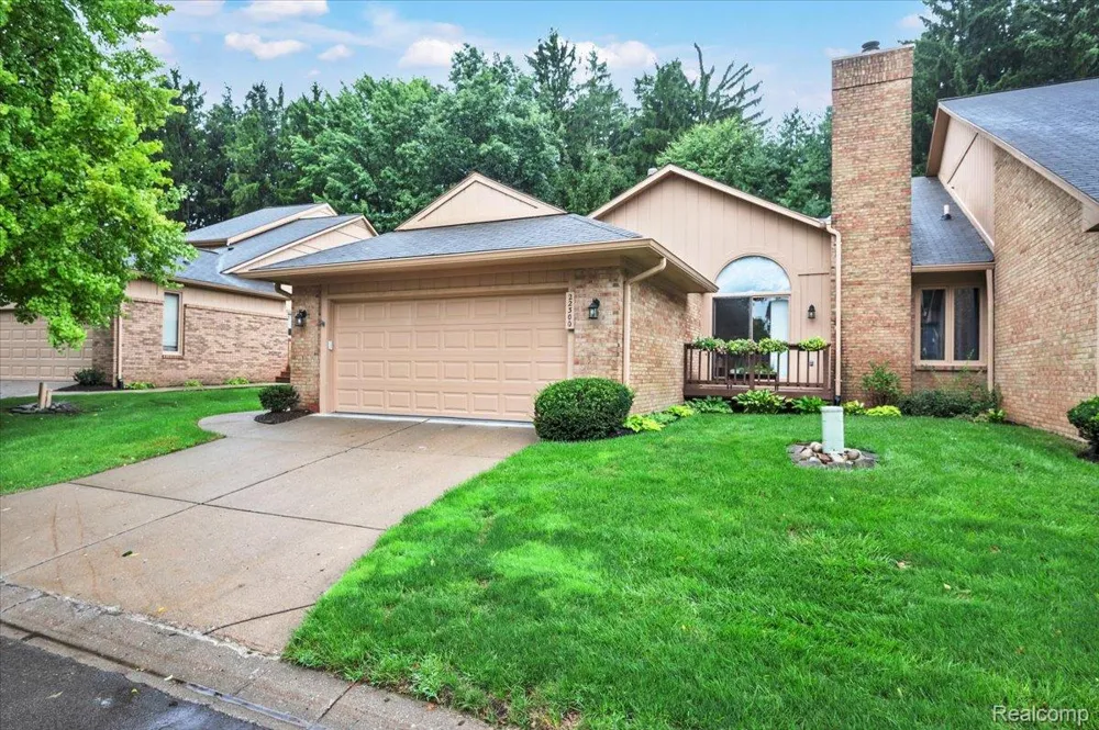 22300 River Ridge Trail Farmington Hills City, MI 48335
