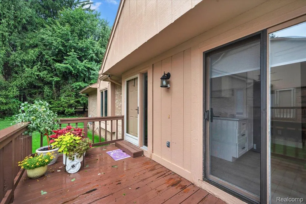 22300 River Ridge Trail Farmington Hills City, MI 48335