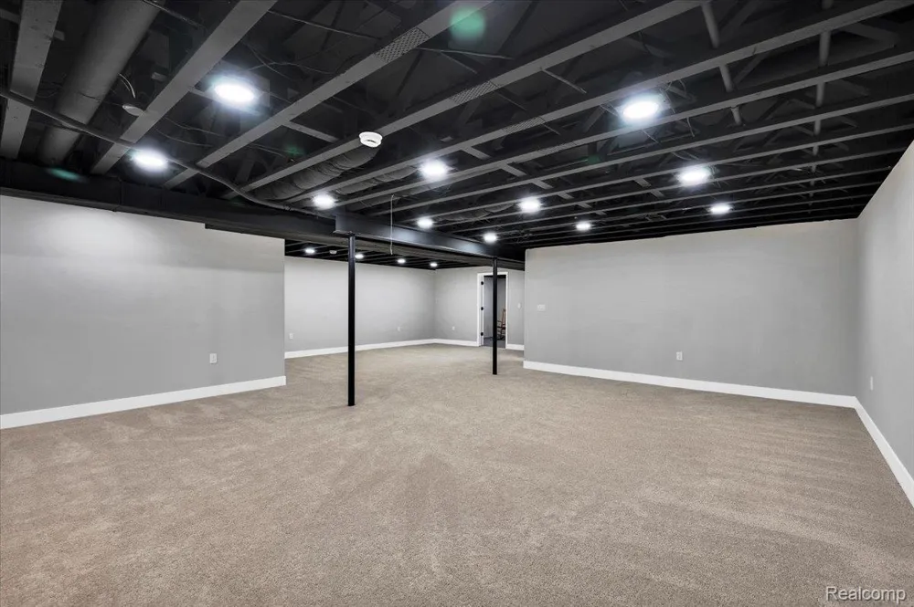22300 River Ridge Trail Farmington Hills City, MI 48335