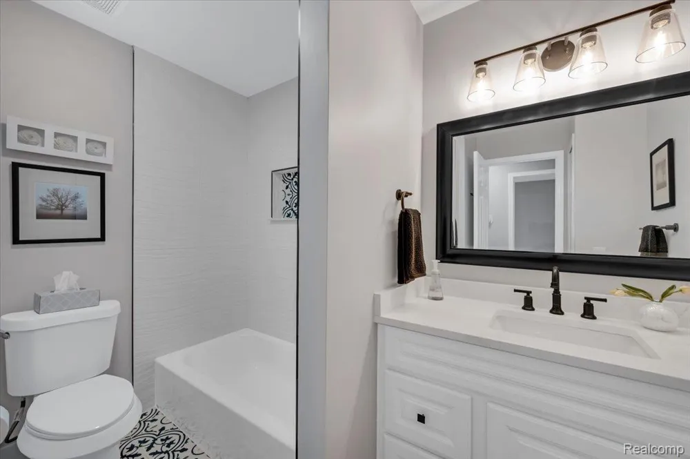 22300 River Ridge Trail Farmington Hills City, MI 48335