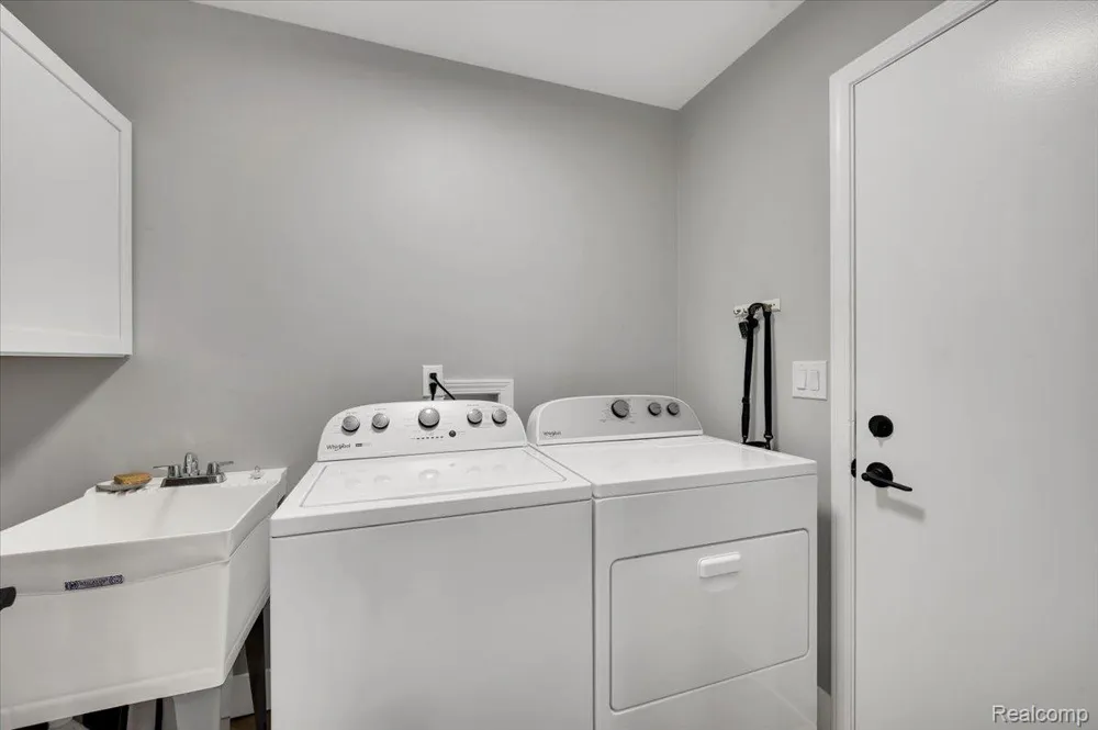 22300 River Ridge Trail Farmington Hills City, MI 48335