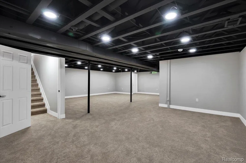 22300 River Ridge Trail Farmington Hills City, MI 48335
