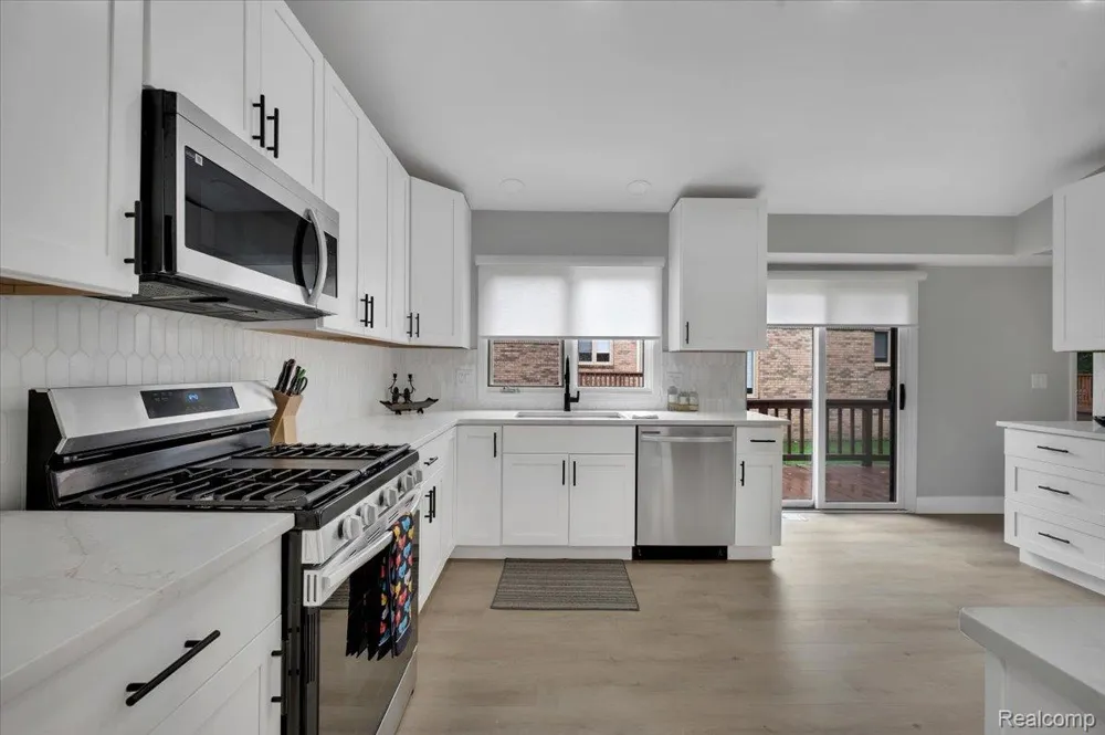 22300 River Ridge Trail Farmington Hills City, MI 48335