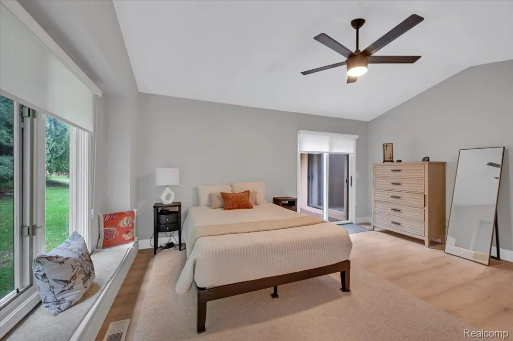 22300 River Ridge Trail Farmington Hills City, MI 48335