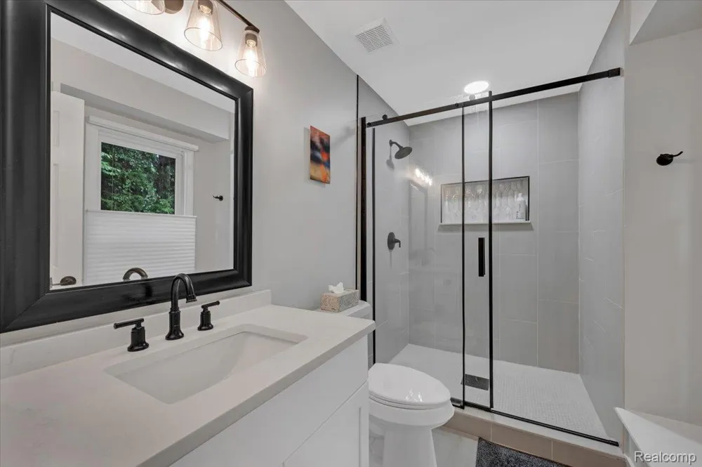 22300 River Ridge Trail Farmington Hills City, MI 48335