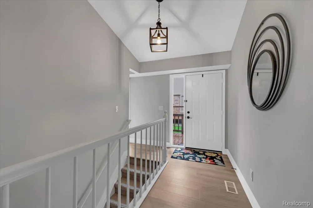 22300 River Ridge Trail Farmington Hills City, MI 48335