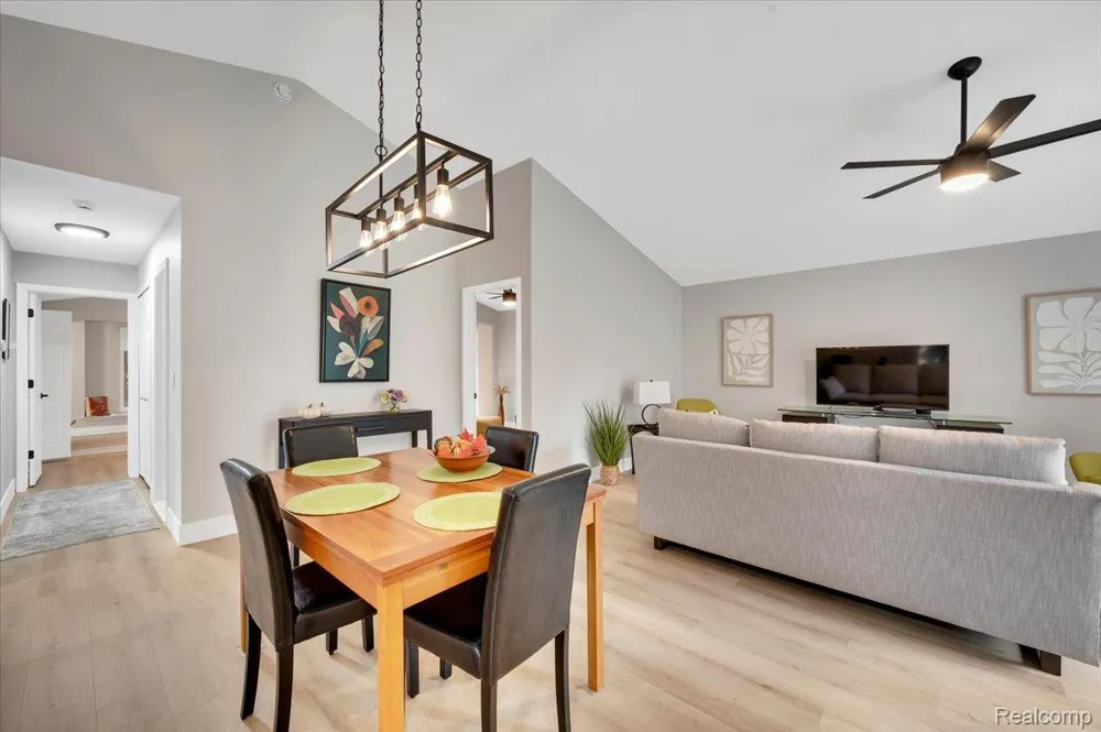 22300 River Ridge Trail Farmington Hills City, MI 48335