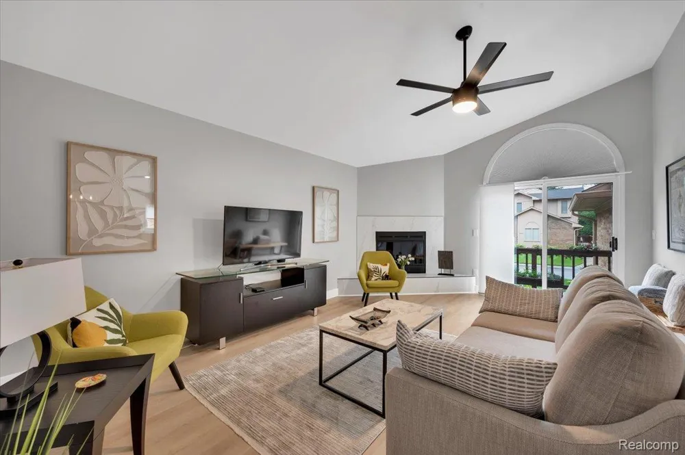 22300 River Ridge Trail Farmington Hills City, MI 48335