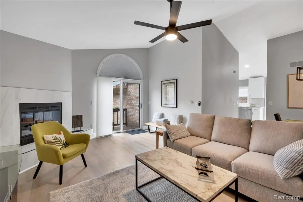 22300 River Ridge Trail Farmington Hills City, MI 48335