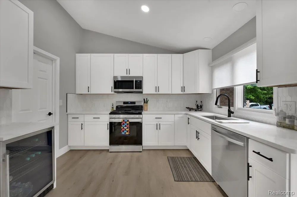 22300 River Ridge Trail Farmington Hills City, MI 48335