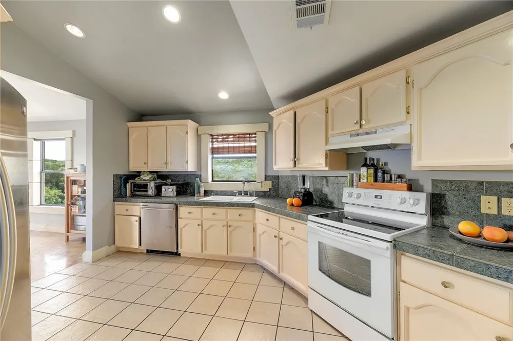 1712 Lakeshore Drive #C Austin, TX 78746