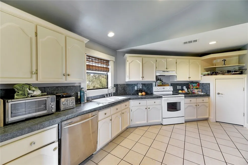 1712 Lakeshore Drive #C Austin, TX 78746