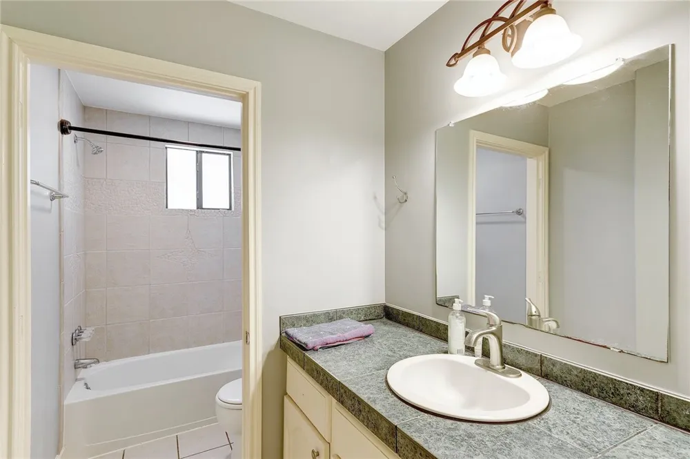 1712 Lakeshore Drive #C Austin, TX 78746