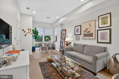 11 15TH STREET NE #8