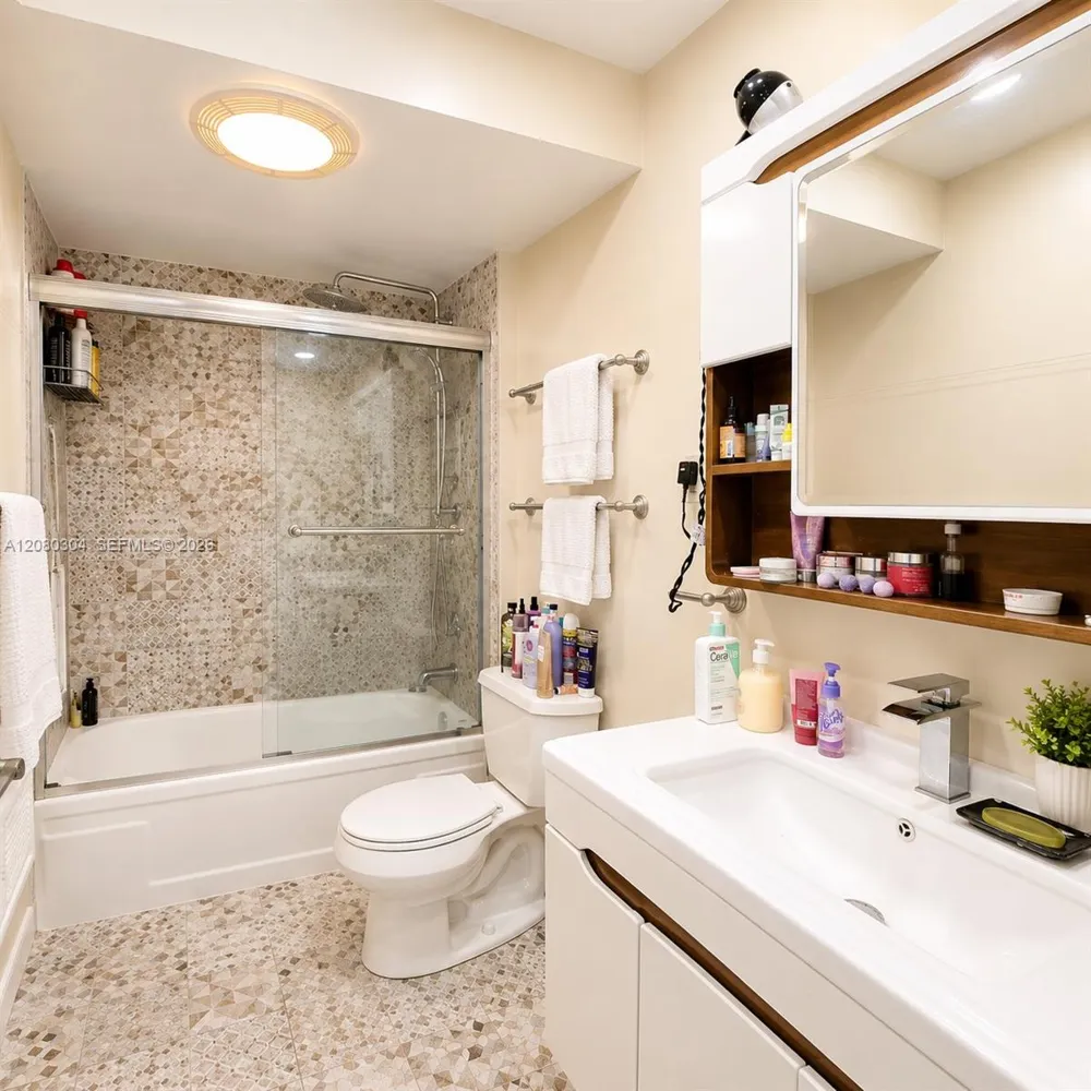 301 NE 14th Ave #507 Hallandale Beach, FL 33009