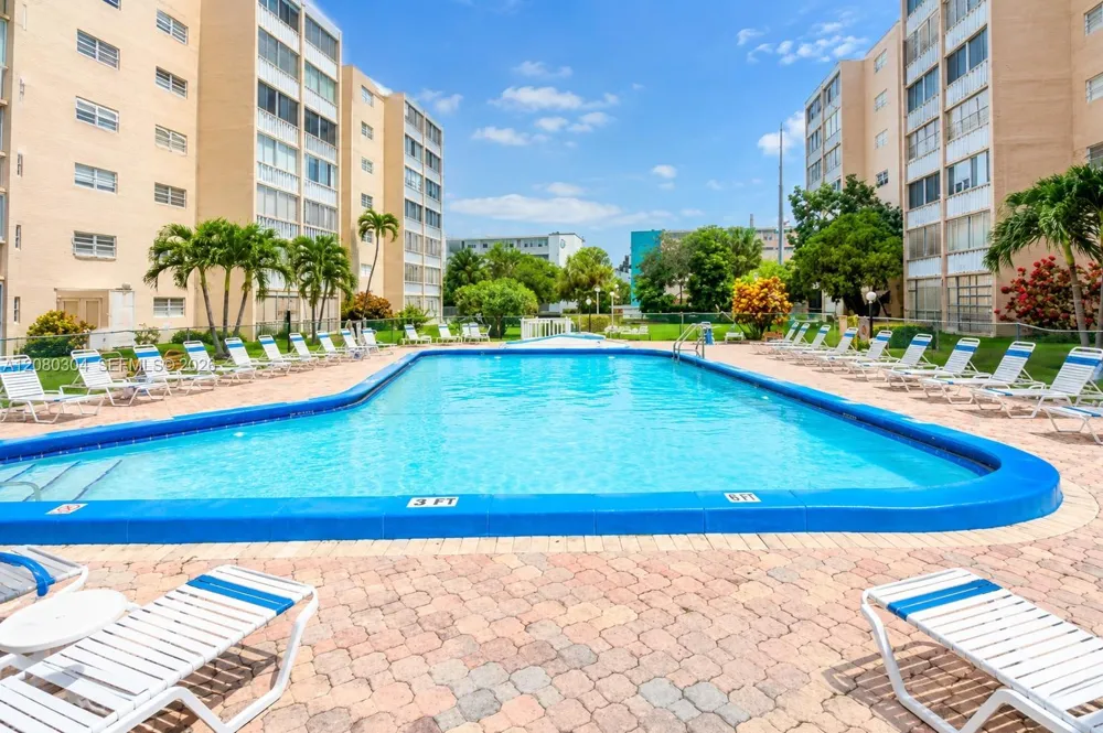 301 NE 14th Ave #507 Hallandale Beach, FL 33009