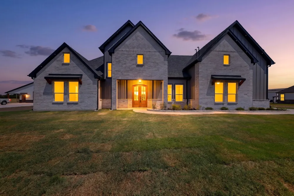 204 CR 4615 Wolfe City, TX 75496