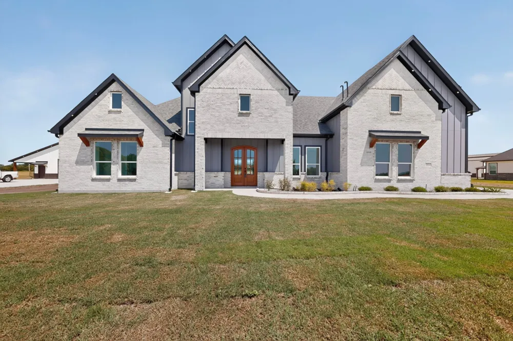 204 CR 4615 Wolfe City, TX 75496
