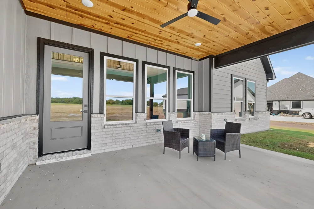 204 CR 4615 Wolfe City, TX 75496