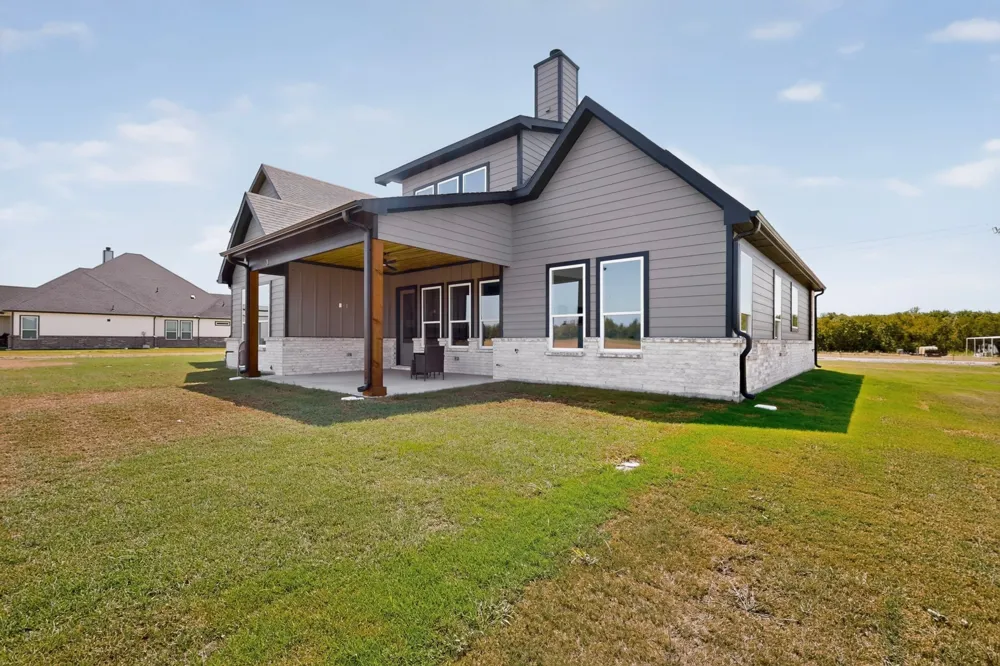204 CR 4615 Wolfe City, TX 75496
