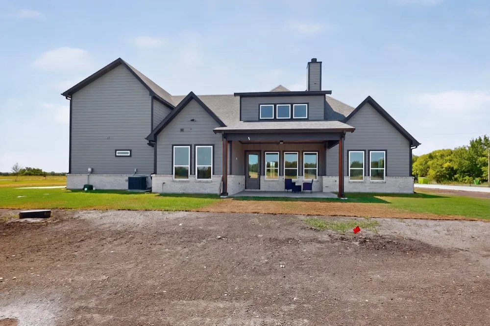 204 CR 4615 Wolfe City, TX 75496