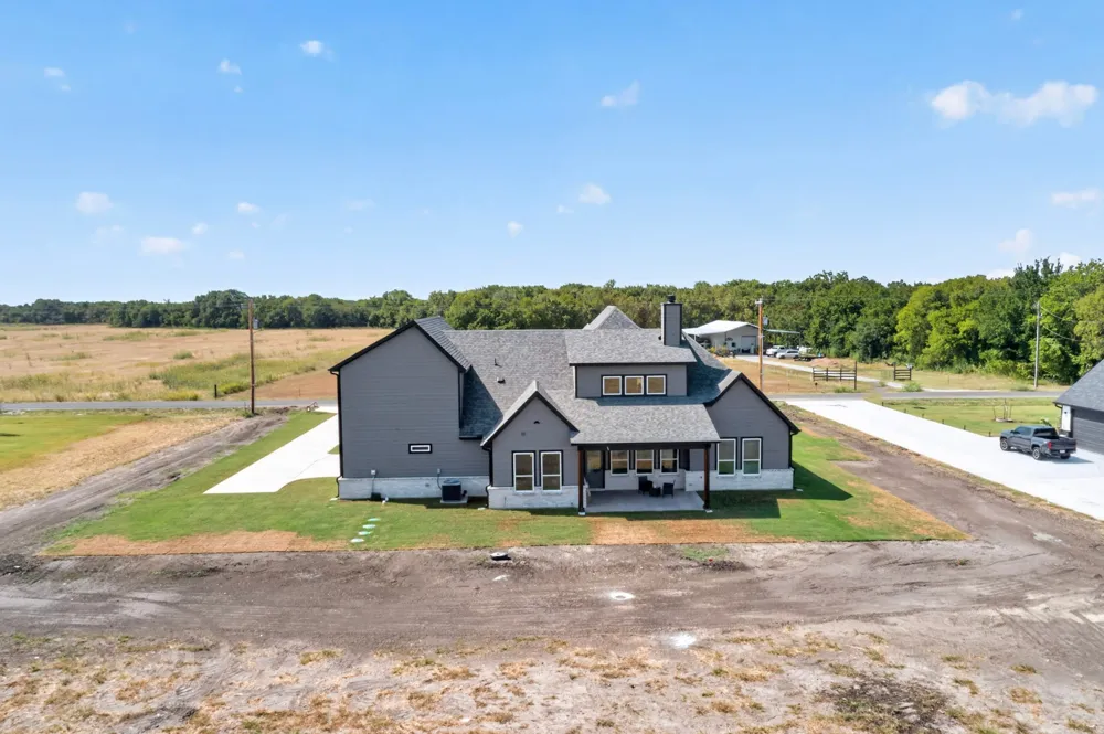 204 CR 4615 Wolfe City, TX 75496