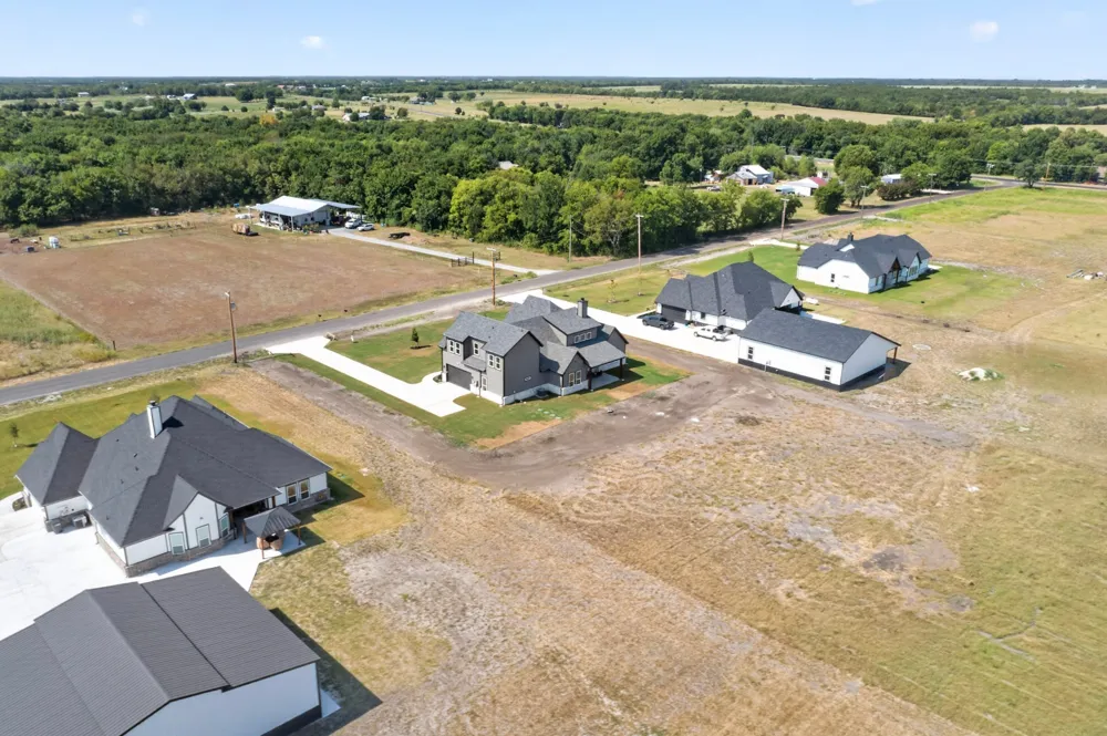204 CR 4615 Wolfe City, TX 75496
