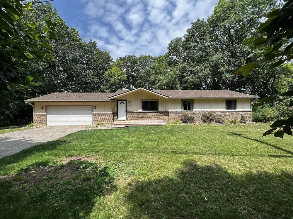 11816 Highridge Drive Pinckney, MI 48169
