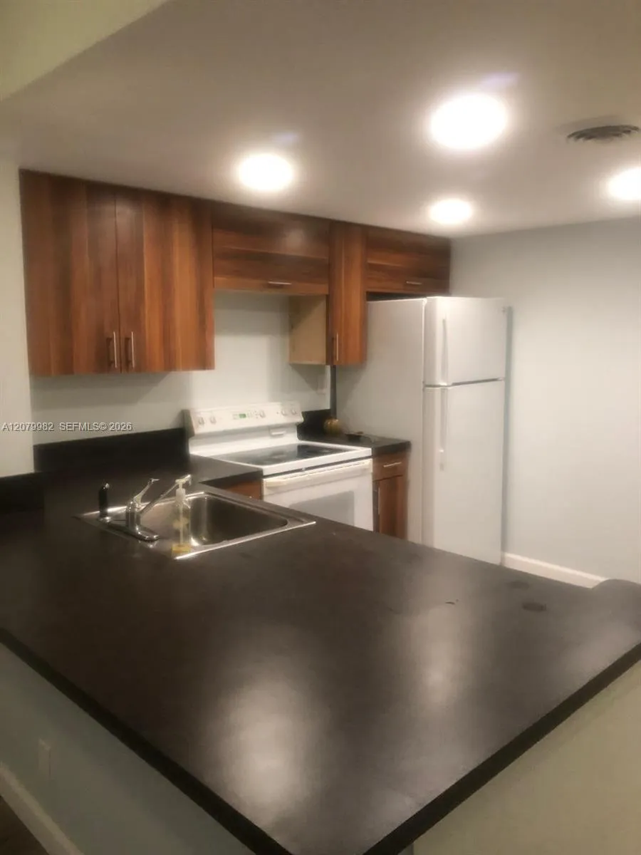 3700 Pine Island Rd #202 Sunrise, FL 33351