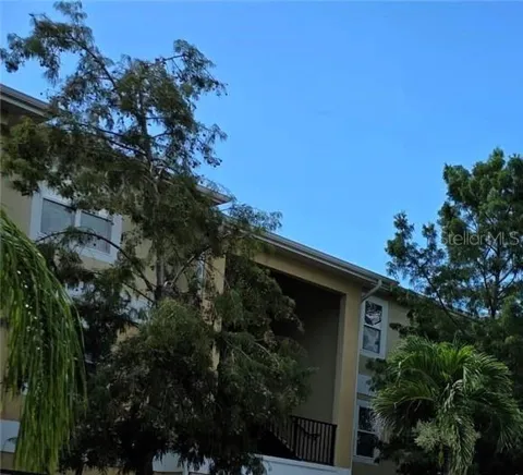 5111 ROYAL PALMS WAY #202