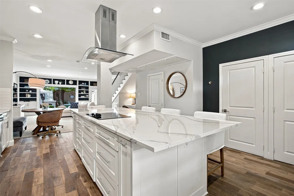 7424 W Northwest Highway #9 Dallas, TX 75225