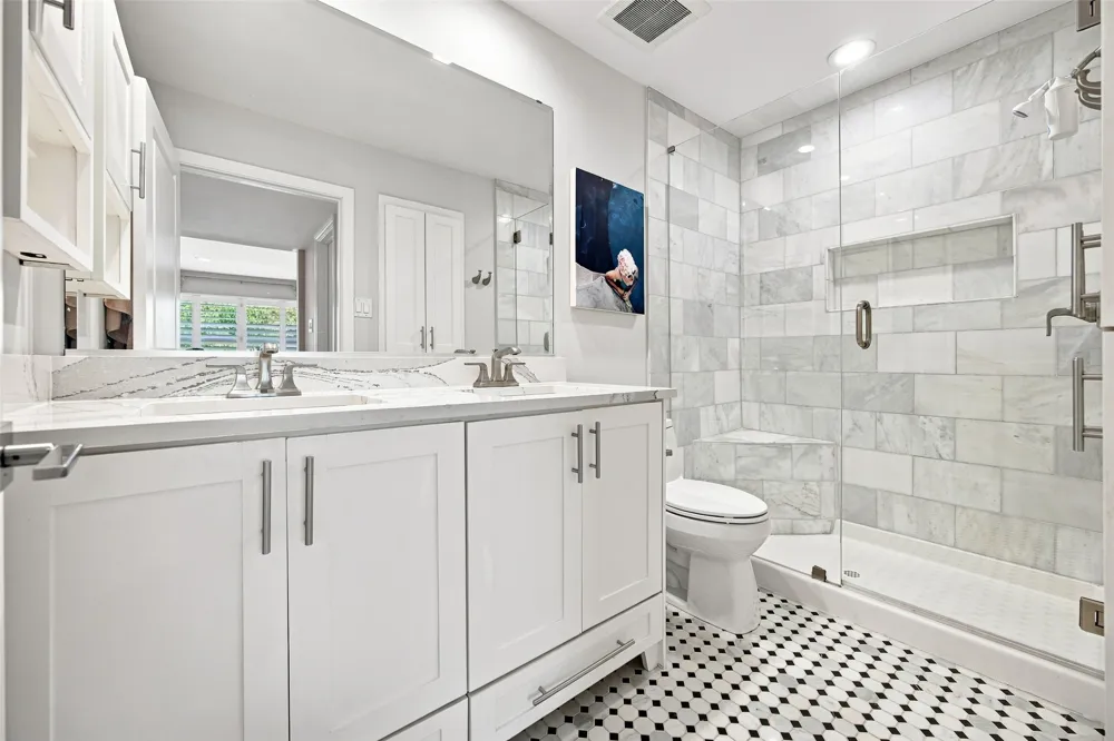 7424 W Northwest Highway #9 Dallas, TX 75225