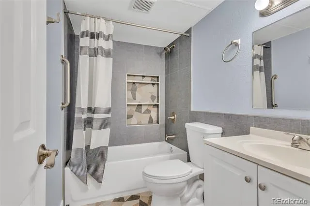 2281 S Vaughn Way #104A Aurora, CO 80014