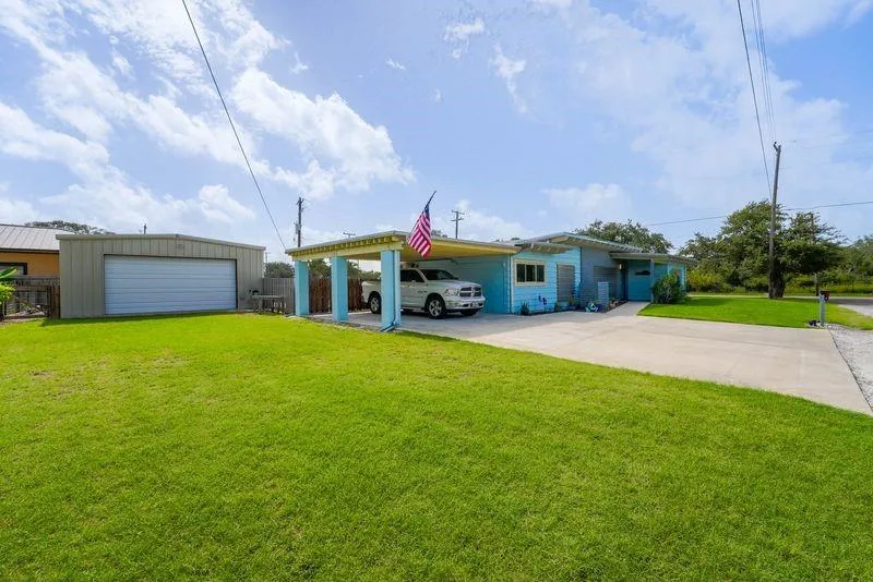 320 Timothy Street Rockport, TX 78382