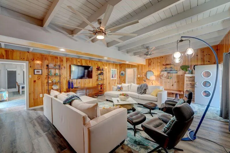320 Timothy Street Rockport, TX 78382