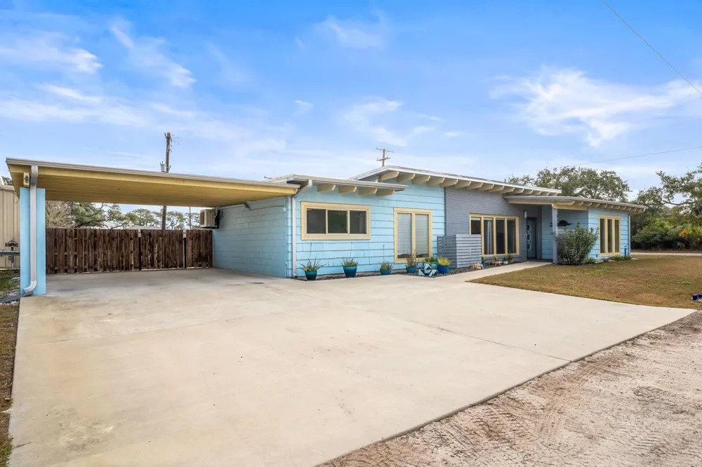 320 Timothy Street Rockport, TX 78382
