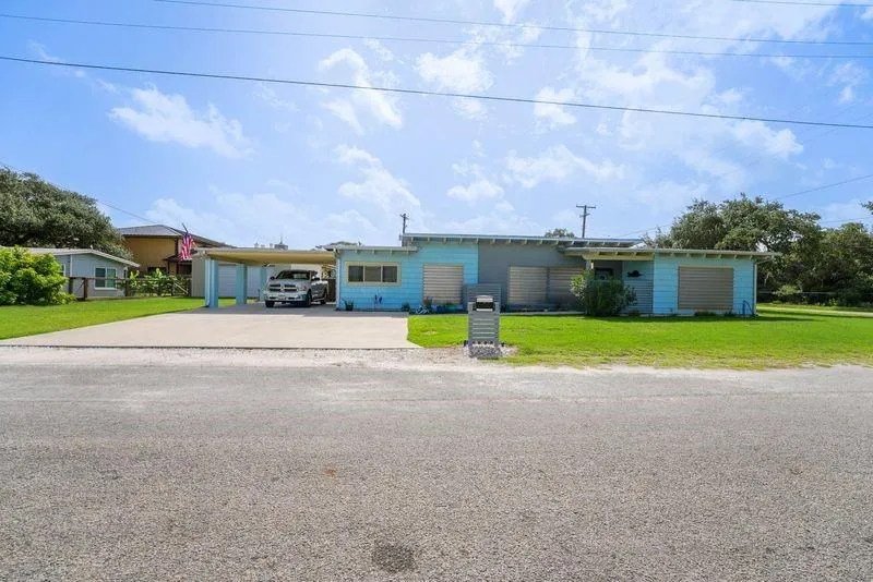 320 Timothy Street Rockport, TX 78382