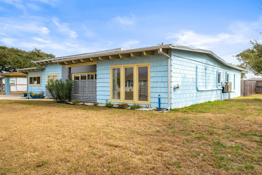 320 Timothy Street Rockport, TX 78382