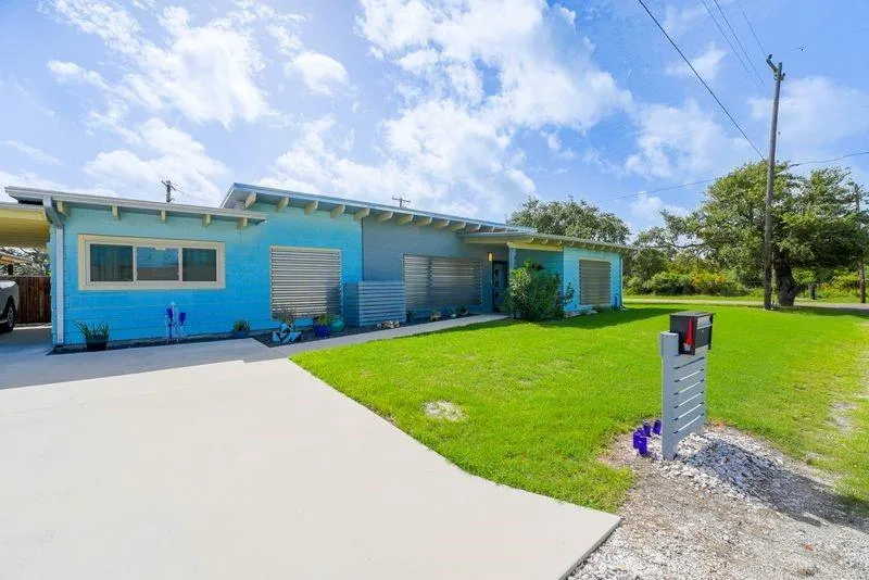 320 Timothy Street Rockport, TX 78382